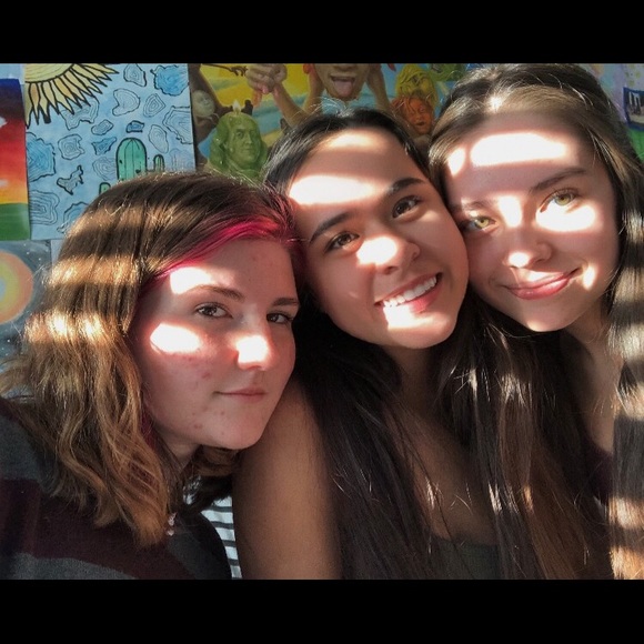 Meet your Posher, Emily - Picture 2 of 2